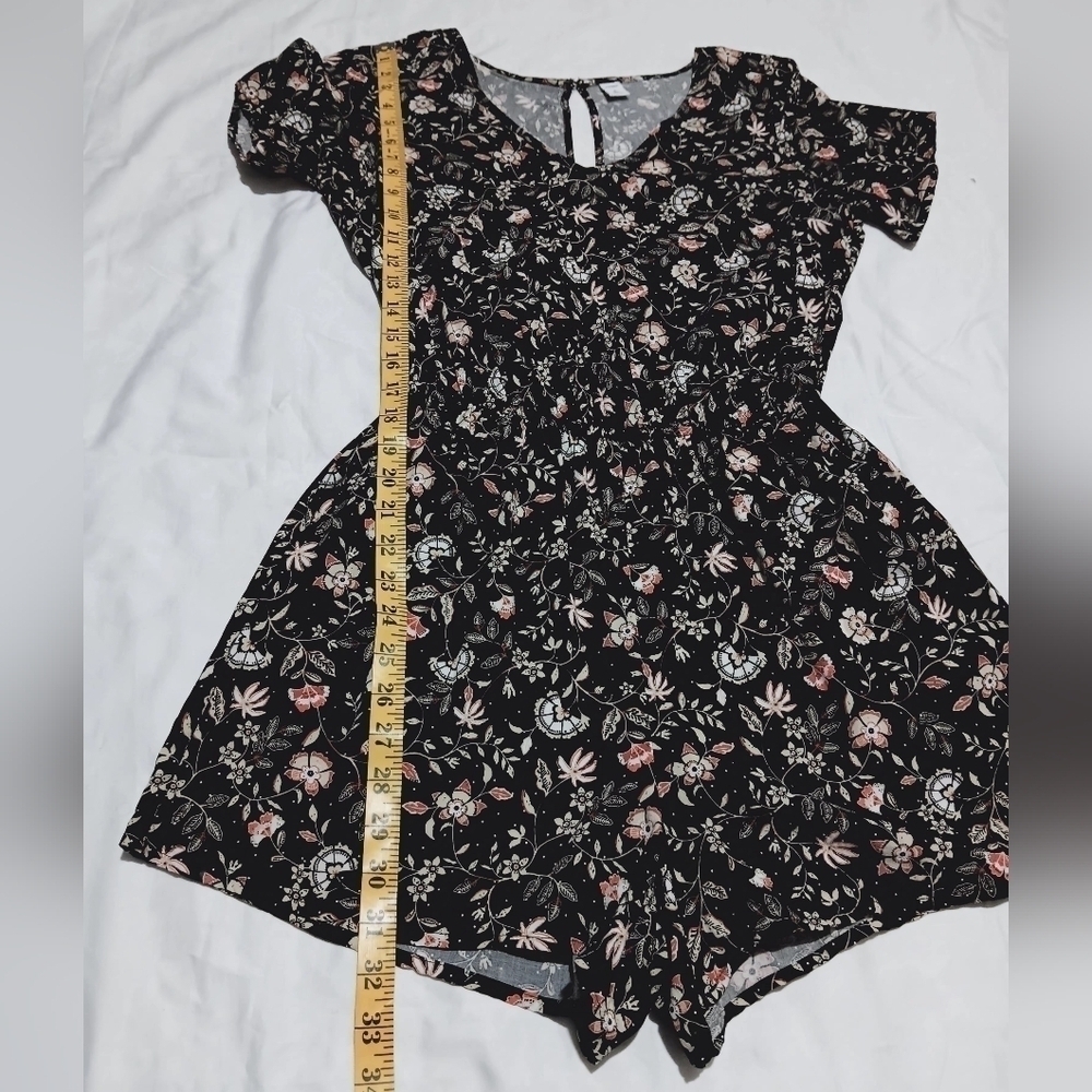 3 X$25. Old Navy Multicolor hole back romper with pockets and elastic waist Sz S - Picture 12 of 14